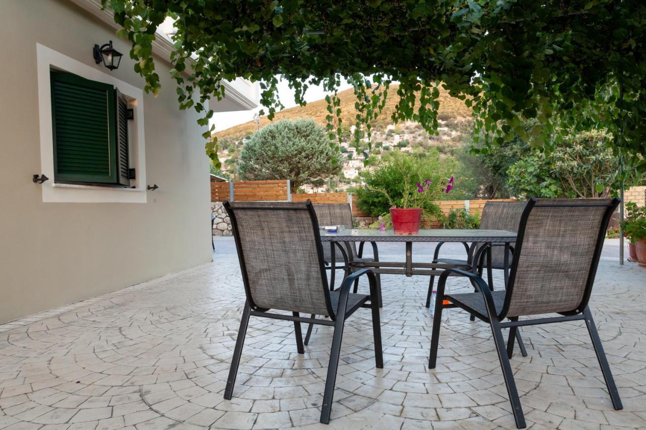 Tsoutsis Apartment